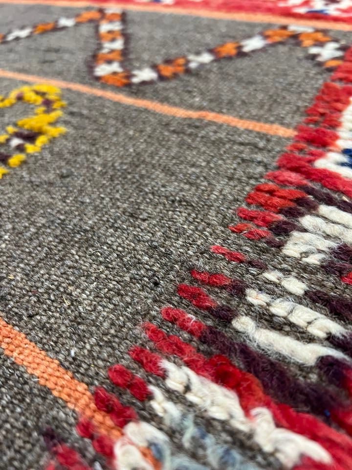 Moroccan custom rug from Glawa, Wool and Thread, 230cm x 132cm or 7.55ft x 4.33ft - Dar Bouchaib Marrakech
