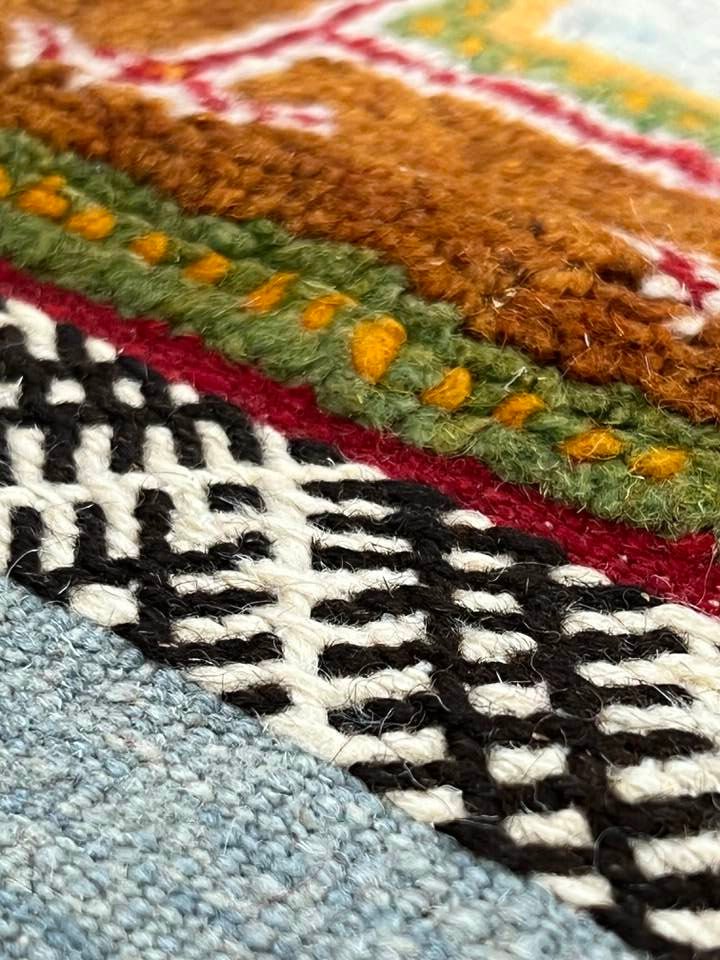 Moroccan custom rug from Glawa, Wool and Thread, 252cm x 166cm or 8.26ft x 5.44ft - Dar Bouchaib Marrakech