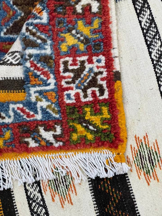Moroccan custom rug from Glawa, Wool and Thread, 258cm x 156cm or 8.46ft x 5.12ft - Dar Bouchaib Marrakech