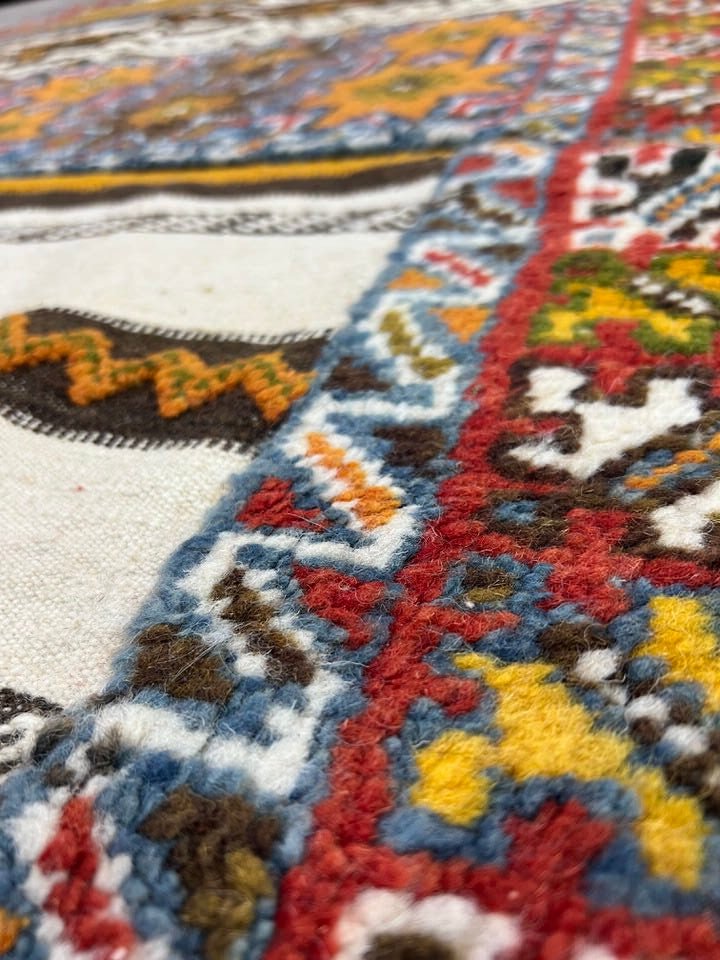 Moroccan custom rug from Glawa, Wool and Thread, 258cm x 156cm or 8.46ft x 5.12ft - Dar Bouchaib Marrakech
