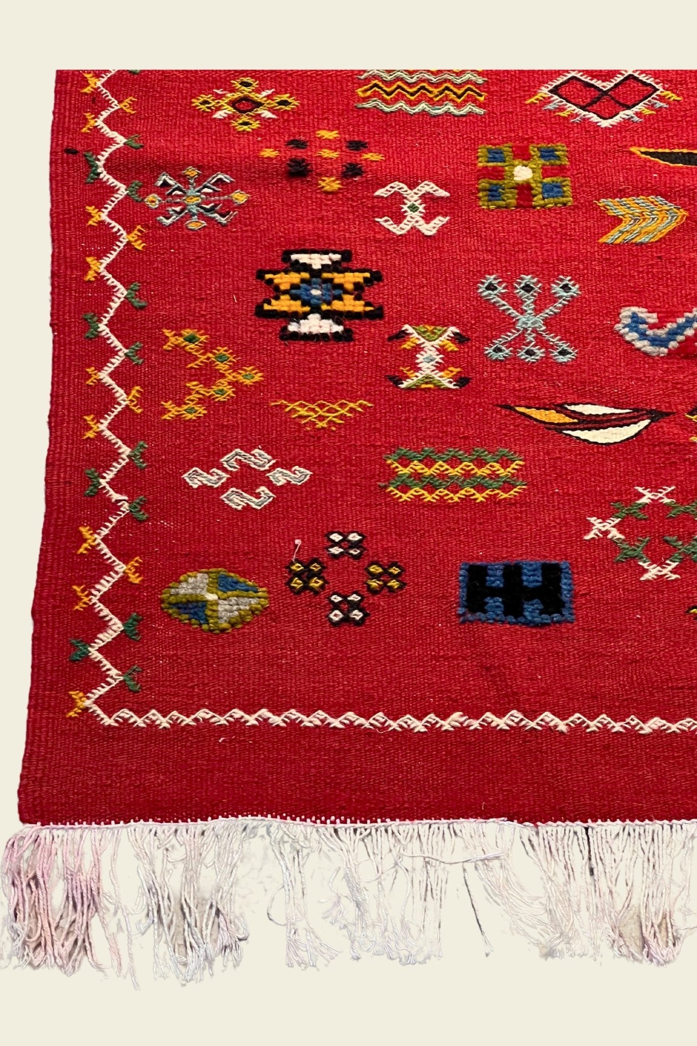 Vintage Moroccan area rug from Akhnif, Wool and Thread, 4'11" x 8'0" or 149 cm x 245 cm - Dar Bouchaib Marrakech