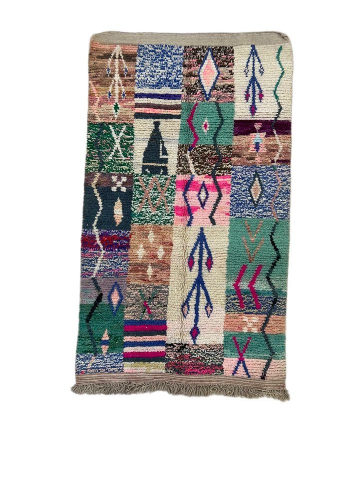 Vintage Moroccan area rug from Azilal, Wool and Thread, 8.20ft x 4.79ft or 250cm x 146cm - Dar Bouchaib Marrakech