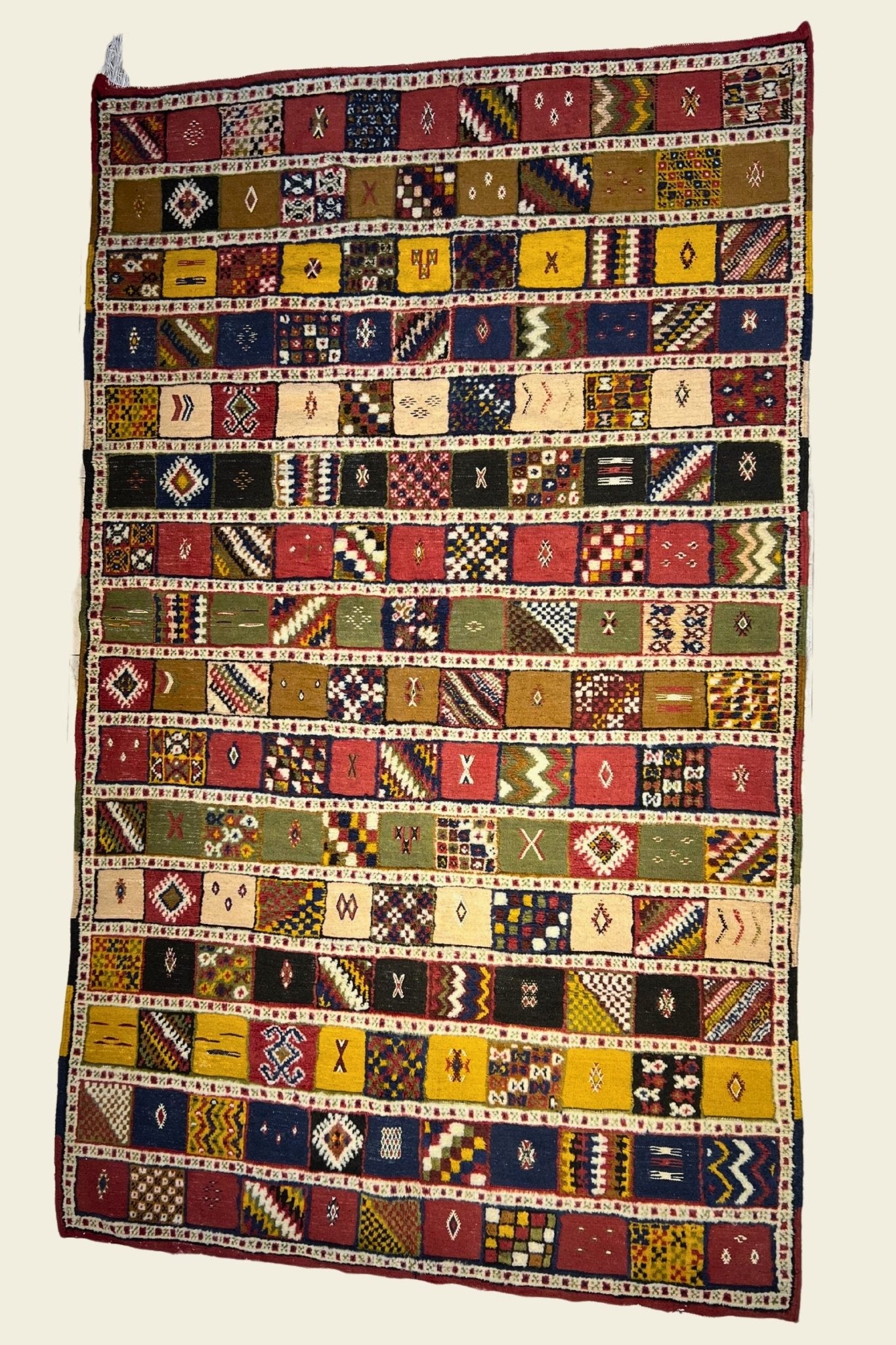 Vintage Moroccan custom rug from Ait Ougharda, Wool and Thread, 5'1" x 8'6" or 155 cm x 260 cm - Dar Bouchaib Marrakech